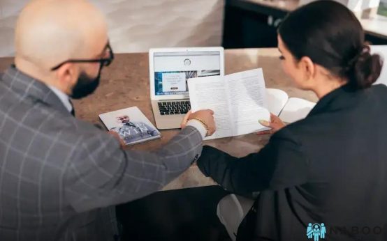 The Difference Between a Boss and a Leader: Key Insights